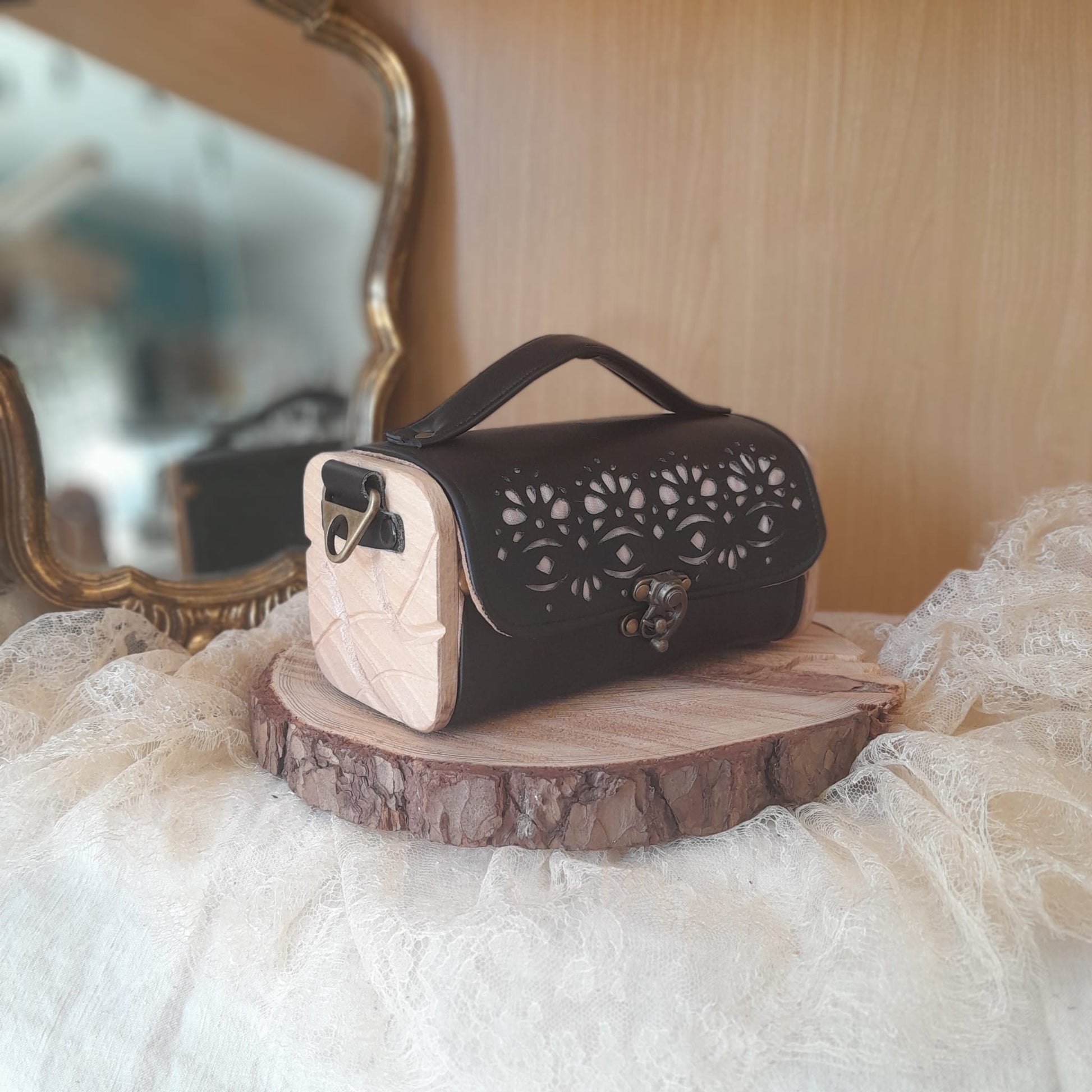 Kube 9 noir dentelle Sac à main bois et raisin n°210 – Image 2