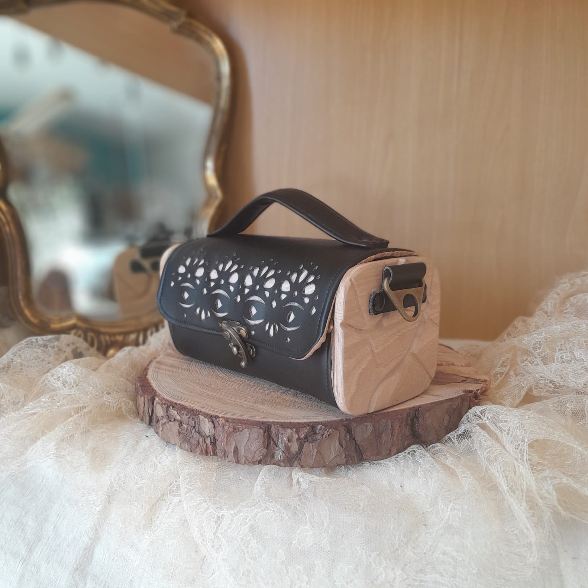 Kube 9 noir dentelle Sac à main bois et raisin n°210 – Image 3