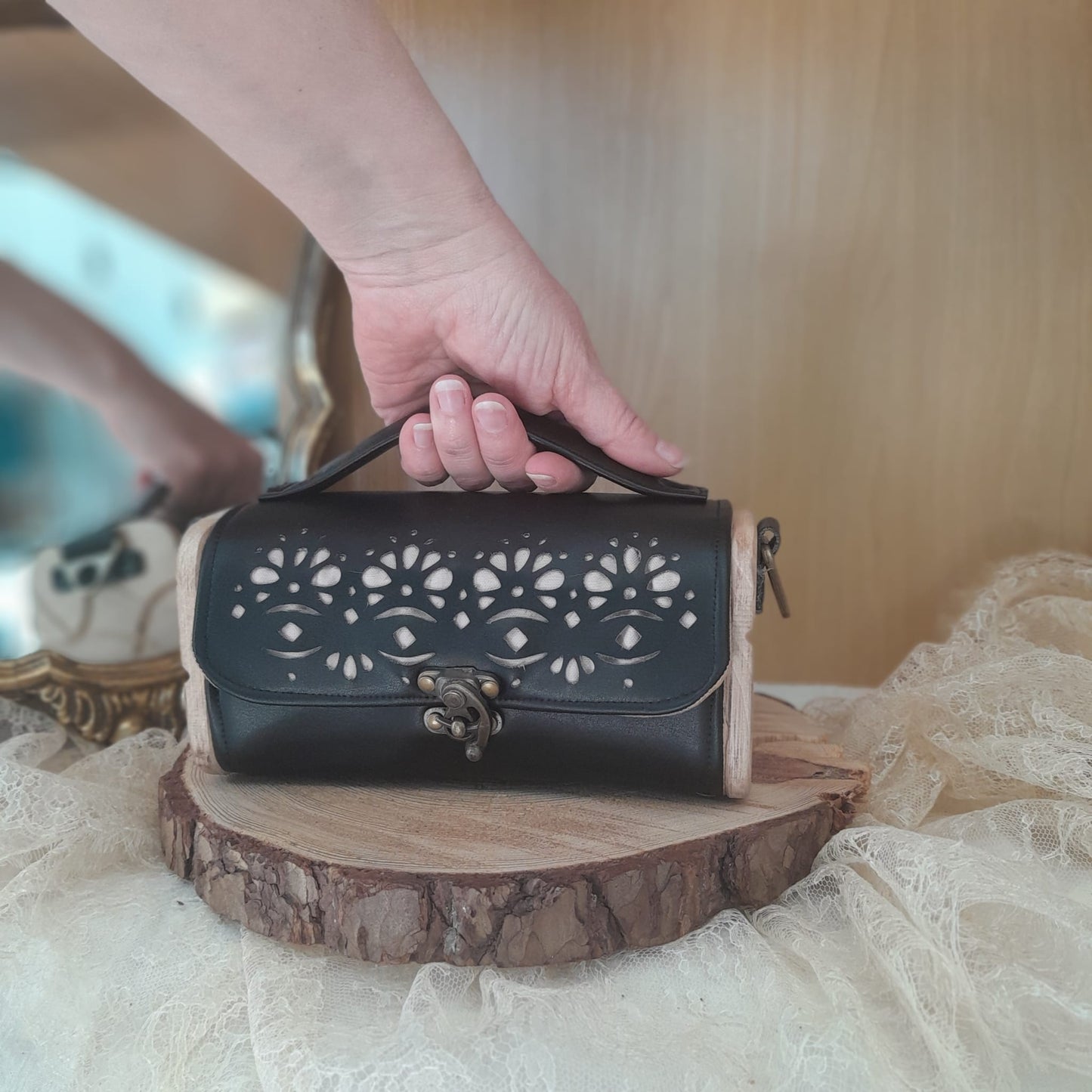 Kube 9 noir dentelle Sac à main bois et raisin n°210 – Image 5